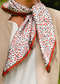 FOULARD carré motif "feuilles"