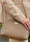 SAC à main forme besace beige
